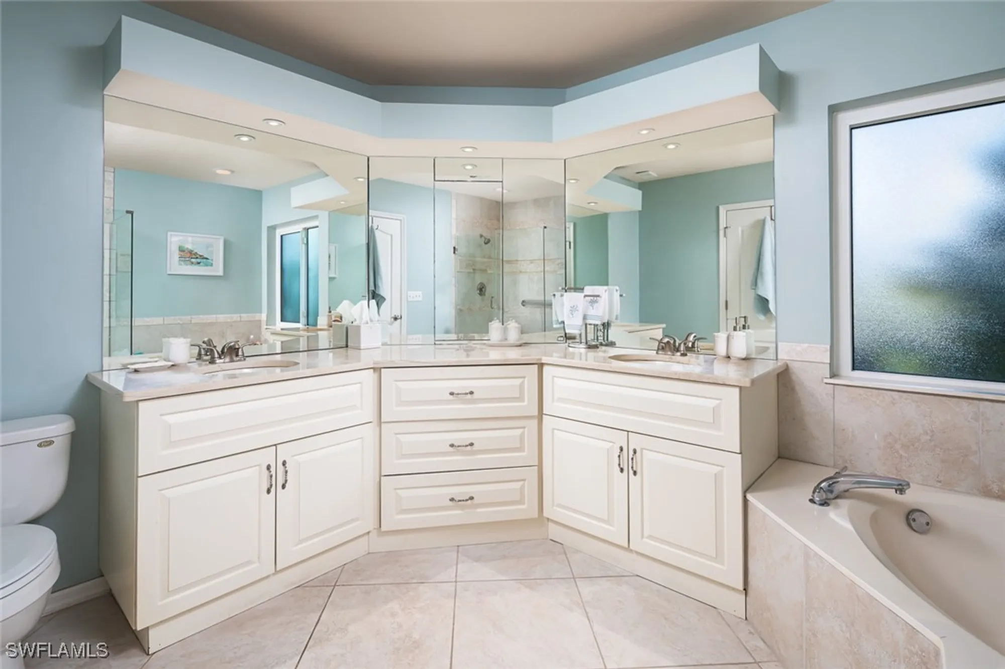Property Slideshow image 12 of 25 | 7048 pelican bay blvd # c104, Naples, FL, 34108