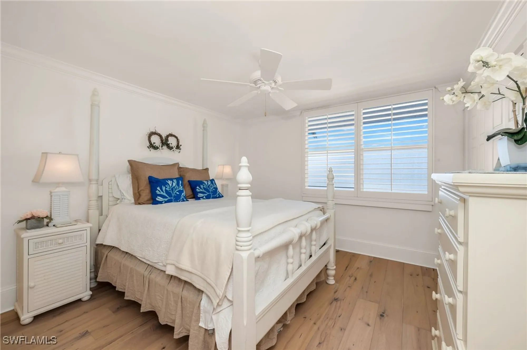 Property Slideshow image 14 of 21 | 2121 gulf shore blvd 206, Naples, FL, 34102