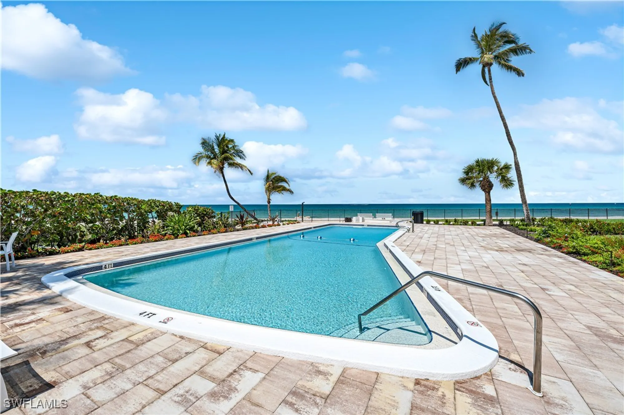 Property Slideshow image 17 of 21 | 2121 gulf shore blvd 206, Naples, FL, 34102