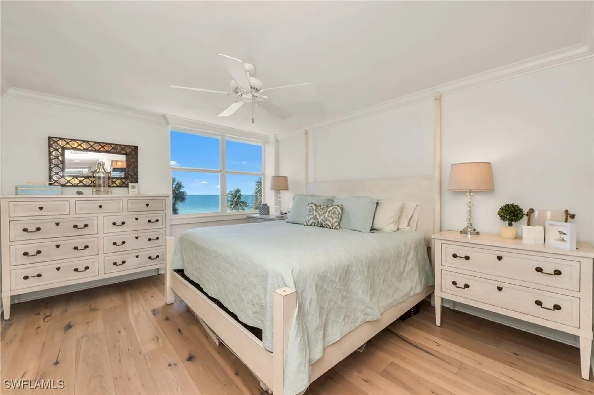 Property Slideshow image 11 of 21 | 2121 gulf shore blvd 206, Naples, FL, 34102