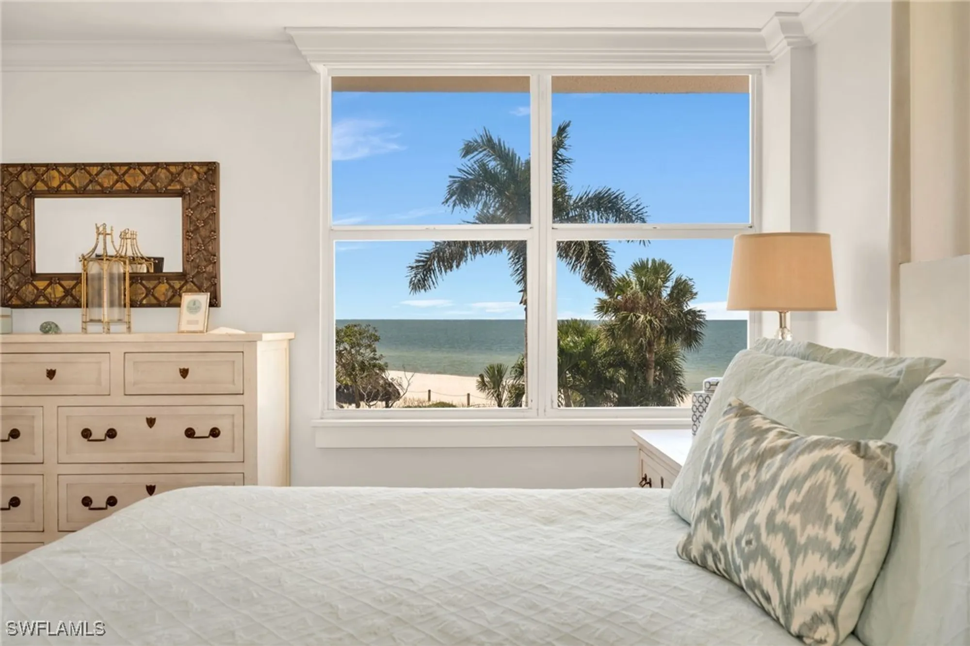 Property Slideshow image 13 of 21 | 2121 gulf shore blvd 206, Naples, FL, 34102