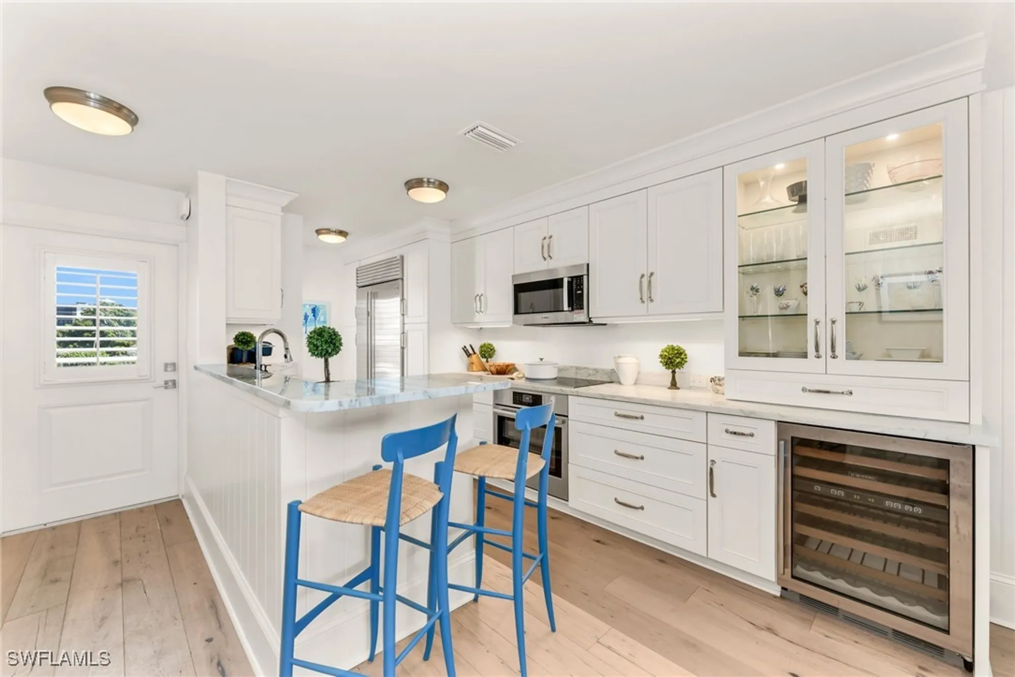 Property Slideshow image 3 of 21 | 2121 gulf shore blvd 206, Naples, FL, 34102