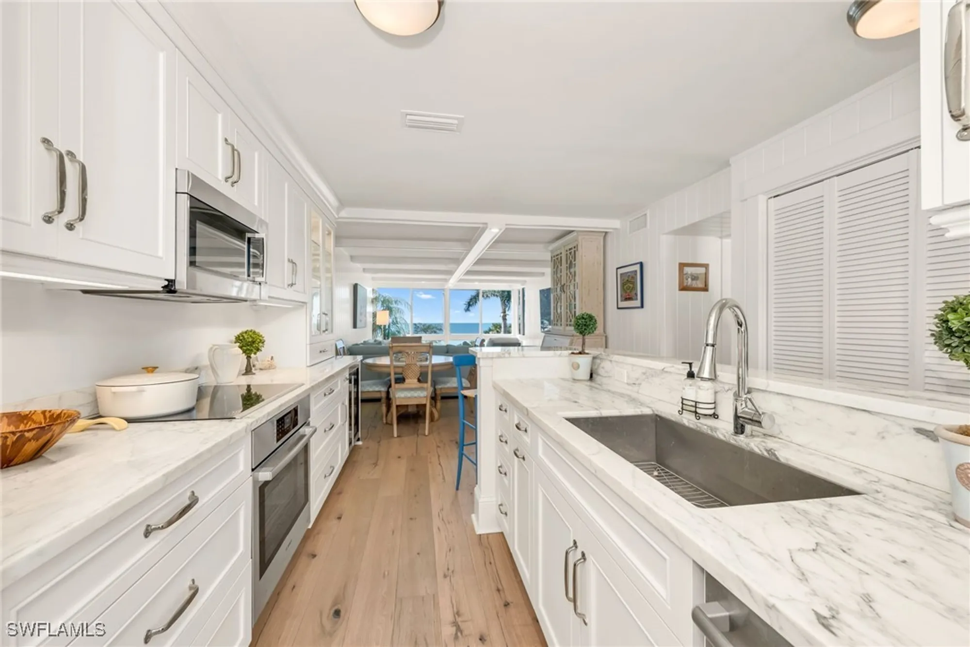 Property Slideshow image 4 of 21 | 2121 gulf shore blvd 206, Naples, FL, 34102