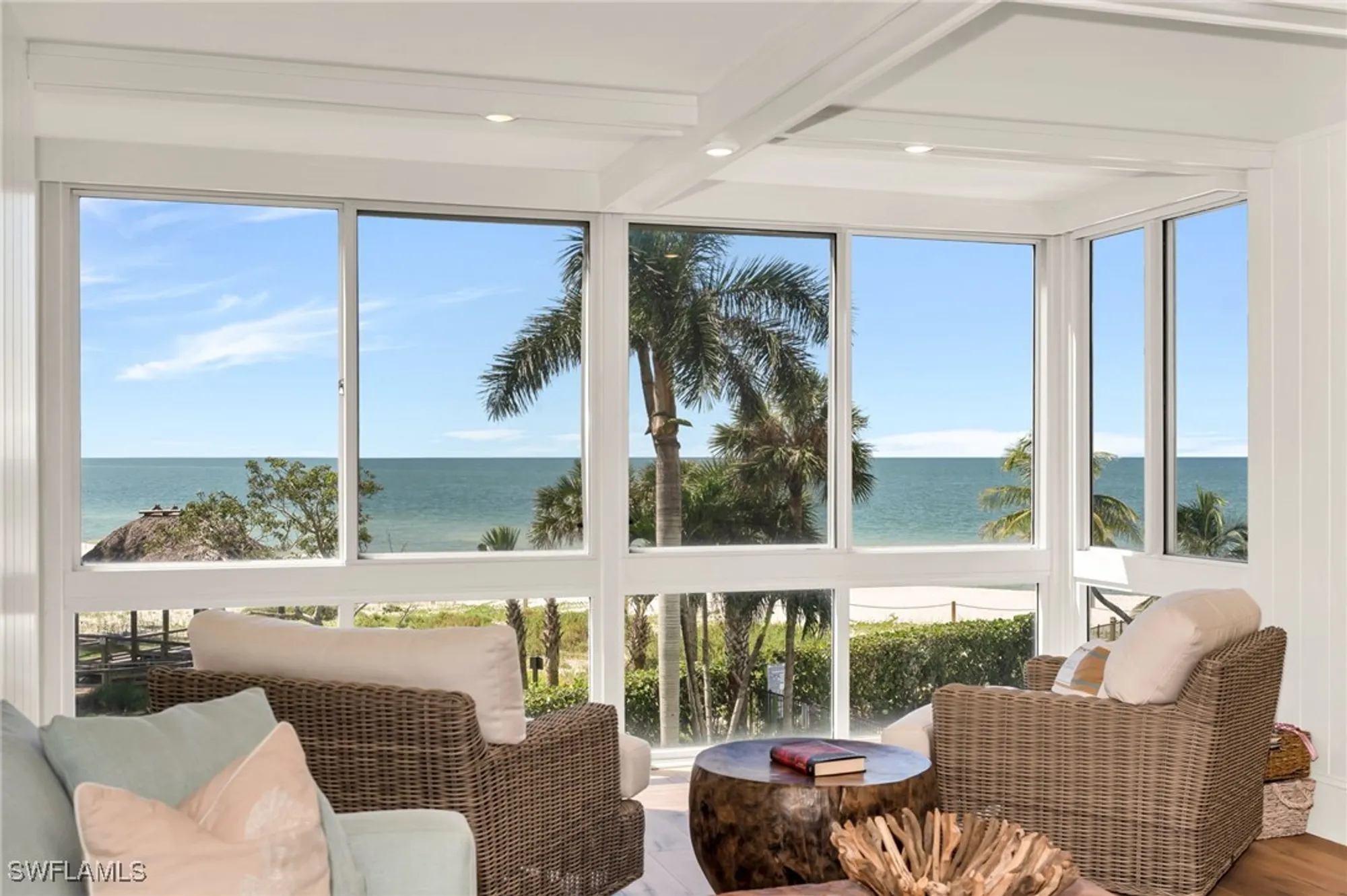 Property Slideshow image 8 of 21 | 2121 gulf shore blvd 206, Naples, FL, 34102