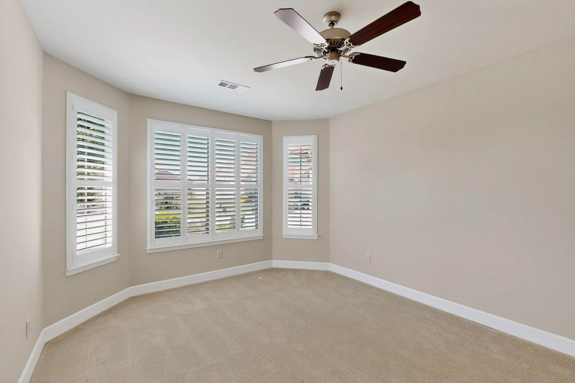 Property Slideshow image 24 of 38 | 11829 willet way, Denton, TX, 76207