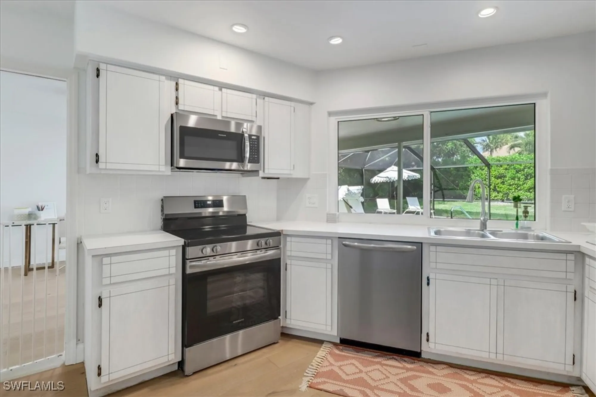 Property Slideshow image 17 of 48 | 701 harbour dr, Naples, FL, 34103