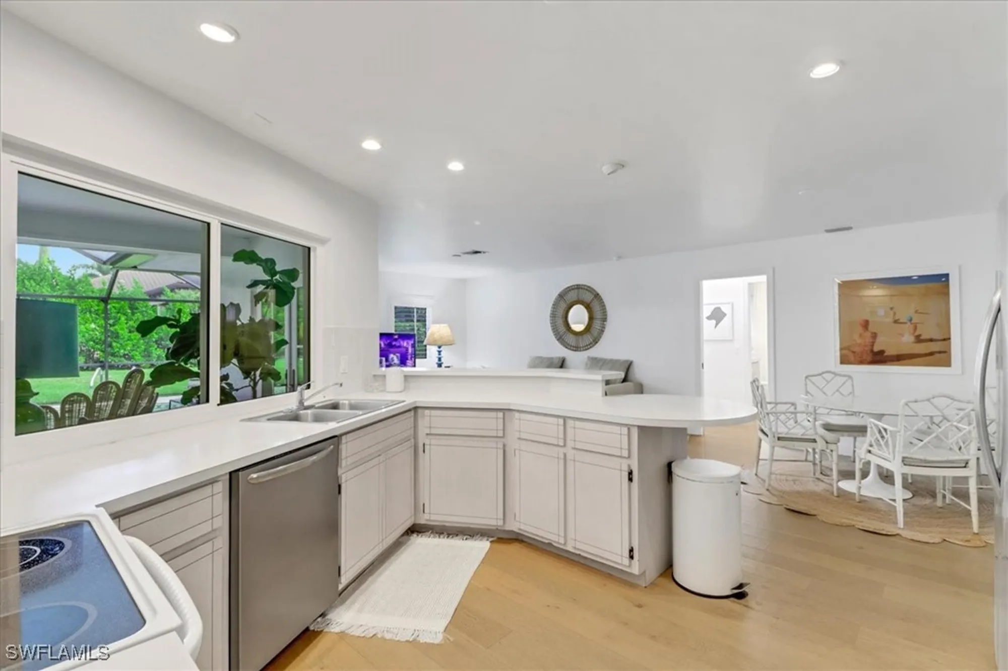 Property Slideshow image 19 of 48 | 701 harbour dr, Naples, FL, 34103