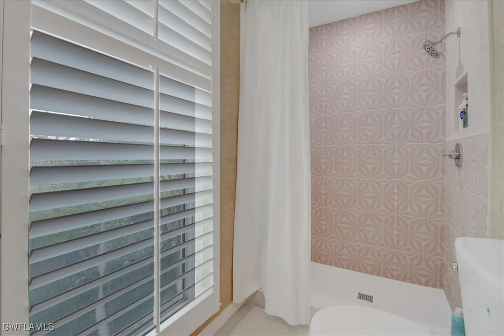 Property Slideshow image 12 of 48 | 701 harbour dr, Naples, FL, 34103