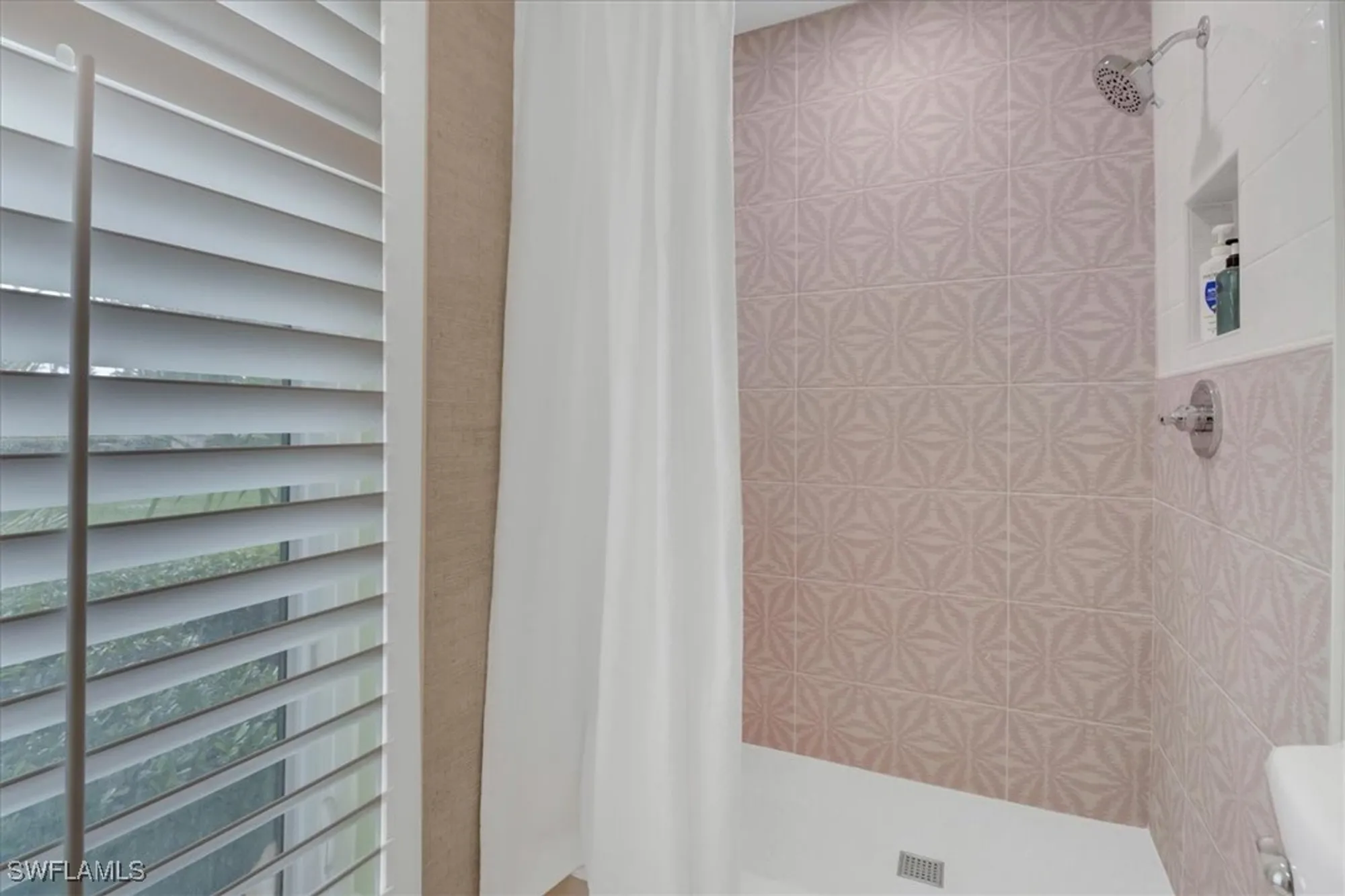 Property Slideshow image 13 of 48 | 701 harbour dr, Naples, FL, 34103