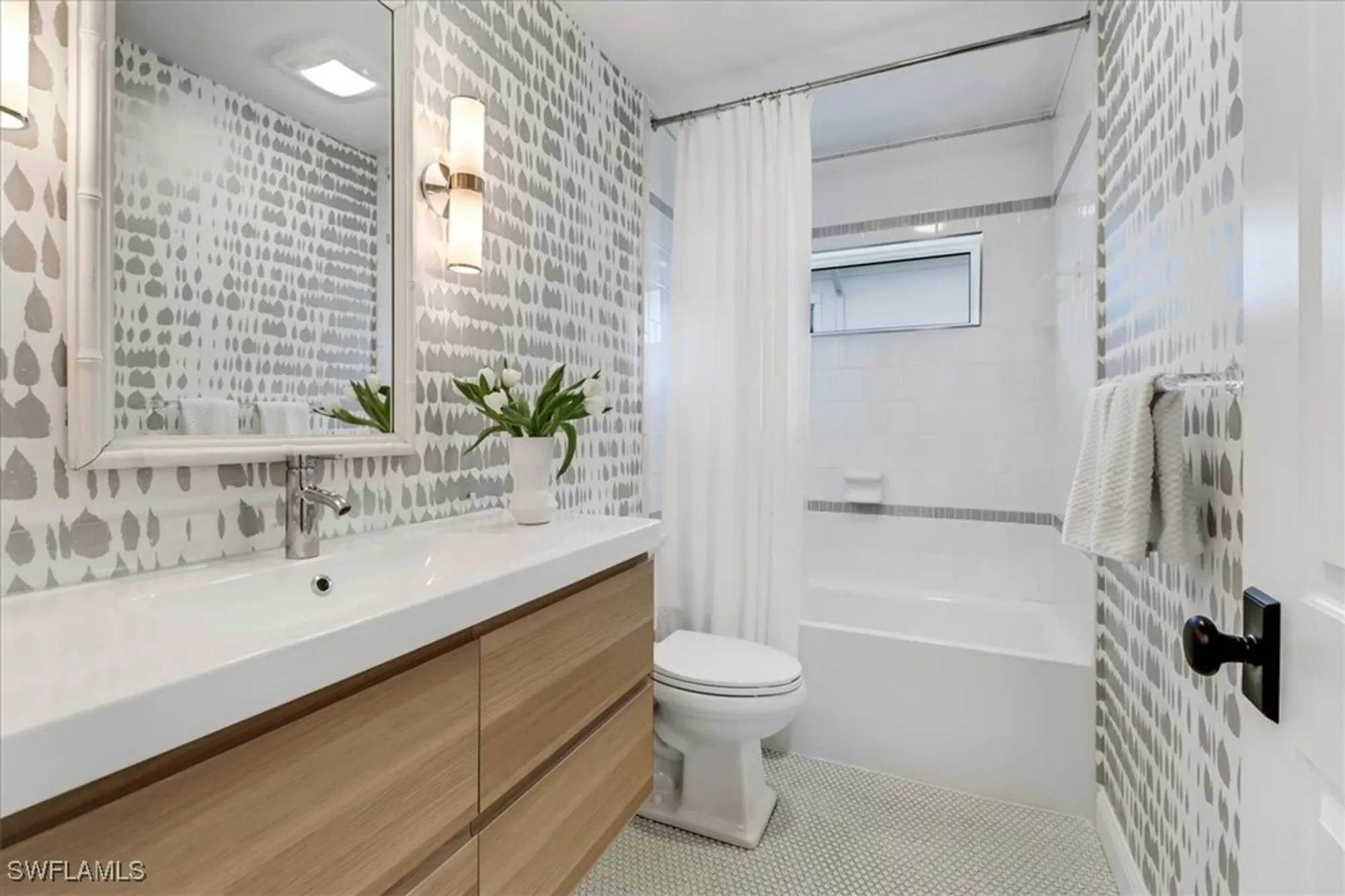 Property Slideshow image 25 of 48 | 701 harbour dr, Naples, FL, 34103