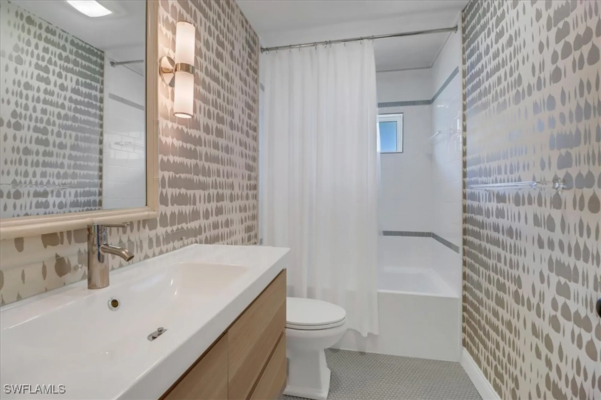 Property Slideshow image 26 of 48 | 701 harbour dr, Naples, FL, 34103