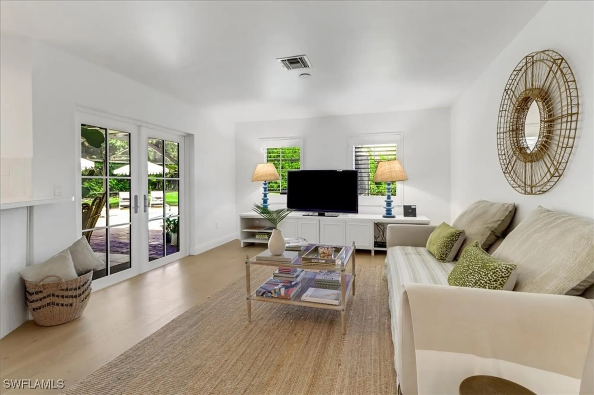 Property Slideshow image 21 of 48 | 701 harbour dr, Naples, FL, 34103