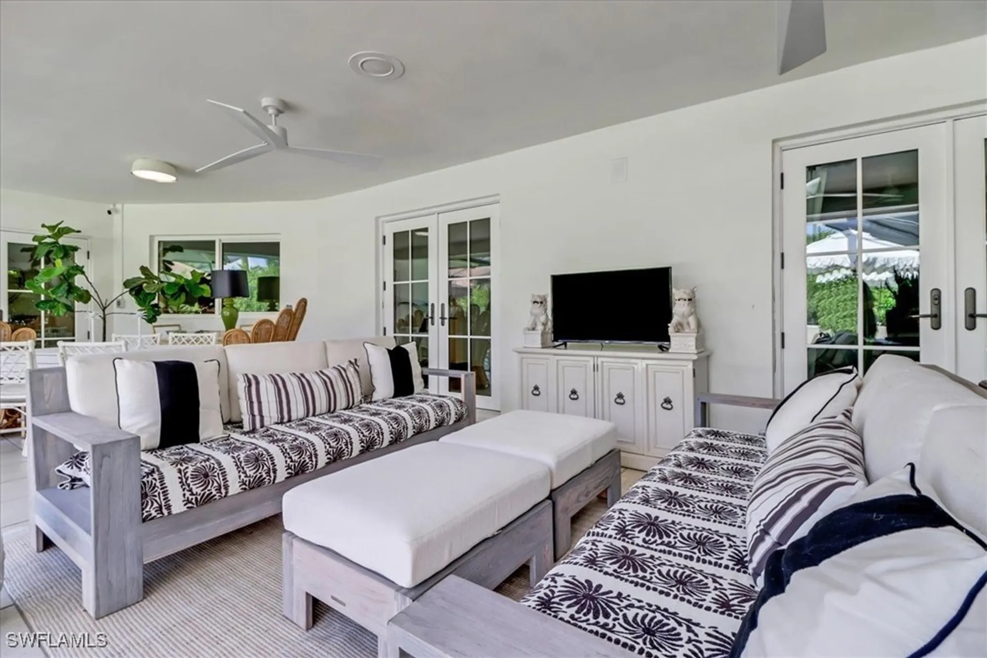 Property Slideshow image 31 of 48 | 701 harbour dr, Naples, FL, 34103