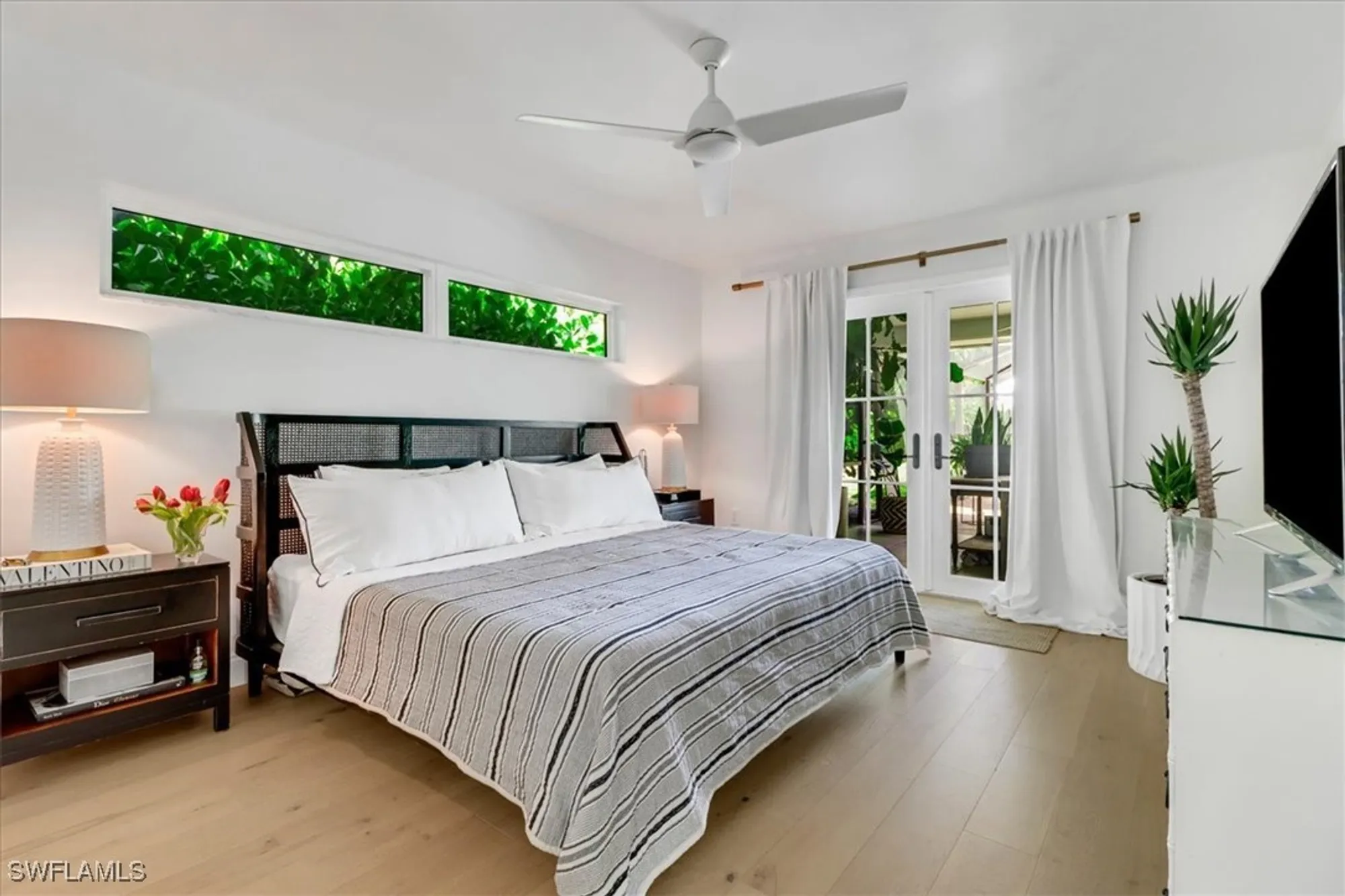 Property Slideshow image 9 of 48 | 701 harbour dr, Naples, FL, 34103