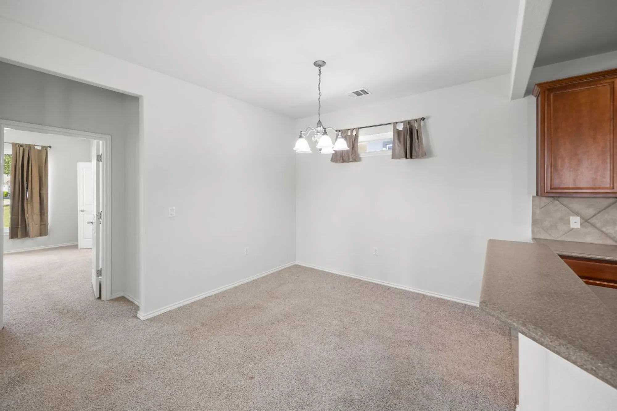 Property Slideshow image 16 of 36 | 201 limestone shoals ct, Georgetown, TX, 78633