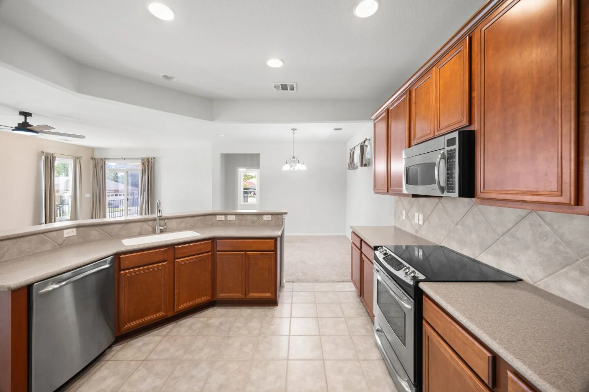 Property Slideshow image 17 of 36 | 201 limestone shoals ct, Georgetown, TX, 78633