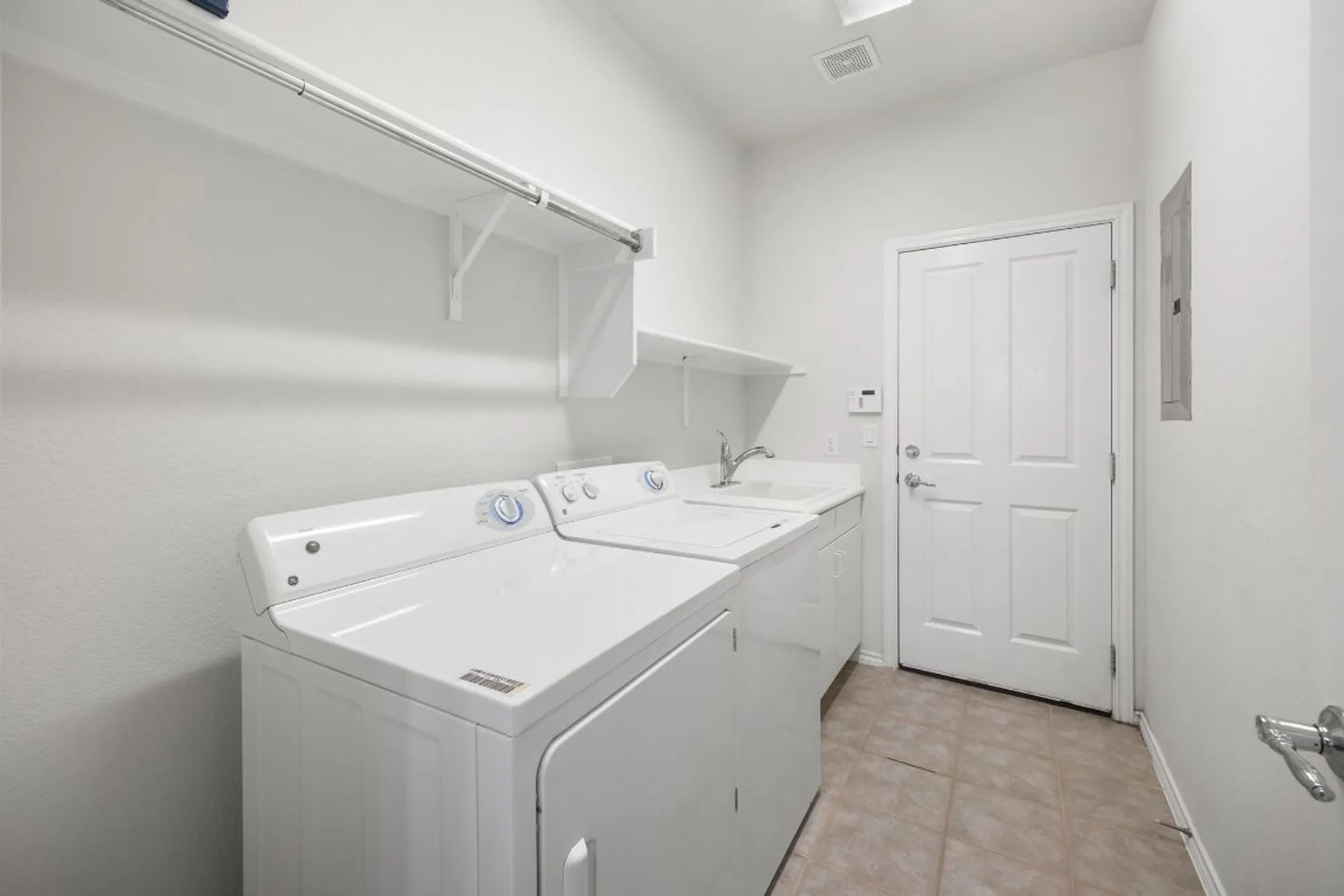 Property Slideshow image 18 of 36 | 201 limestone shoals ct, Georgetown, TX, 78633