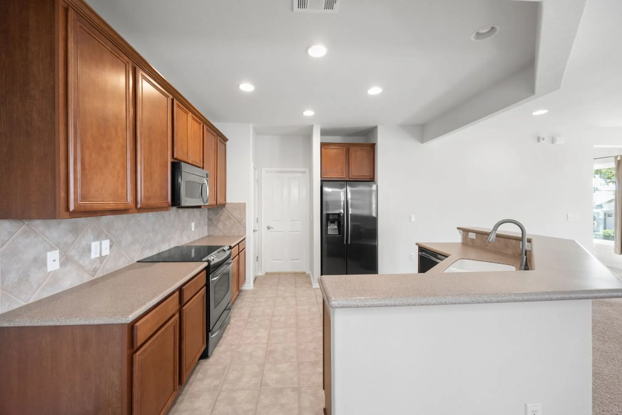 Property Slideshow image 10 of 36 | 201 limestone shoals ct, Georgetown, TX, 78633