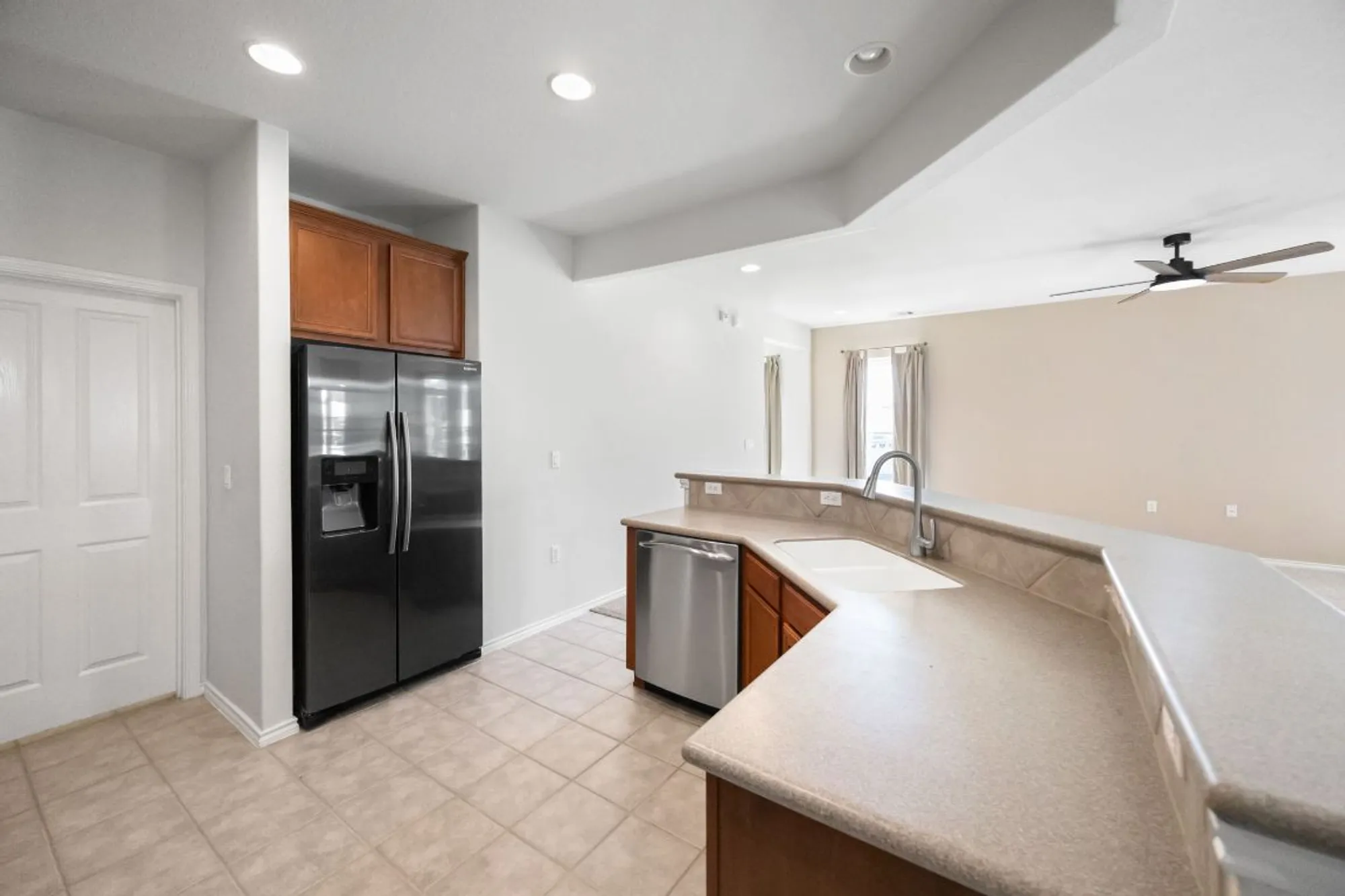 Property Slideshow image 13 of 36 | 201 limestone shoals ct, Georgetown, TX, 78633