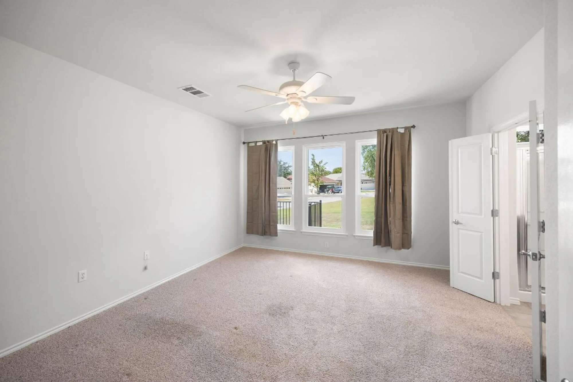 Property Slideshow image 25 of 36 | 201 limestone shoals ct, Georgetown, TX, 78633