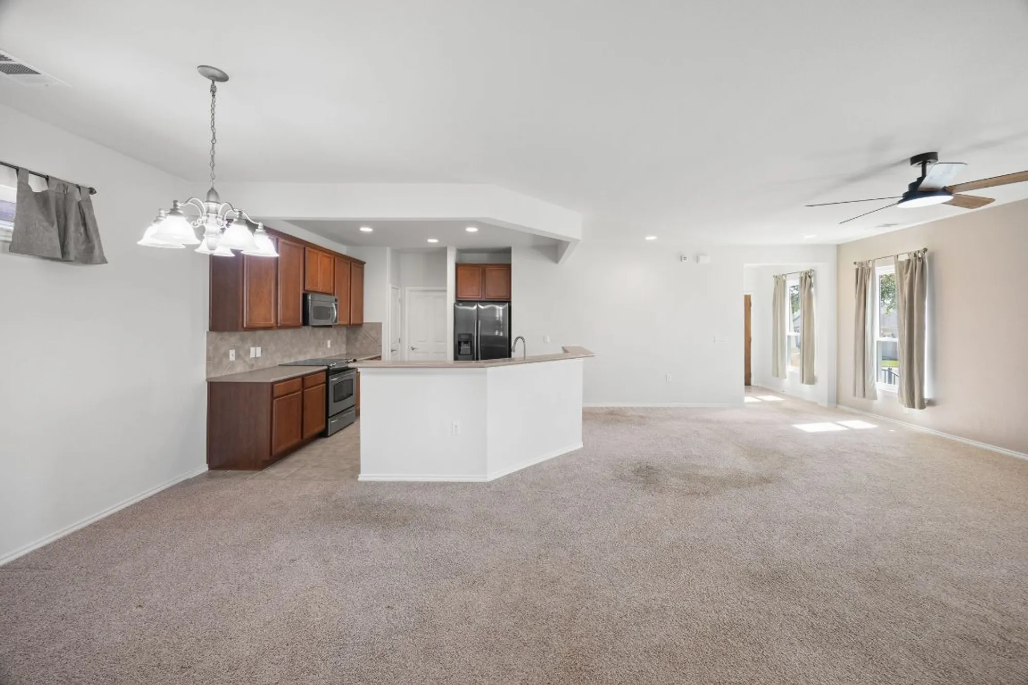 Property Slideshow image 20 of 36 | 201 limestone shoals ct, Georgetown, TX, 78633