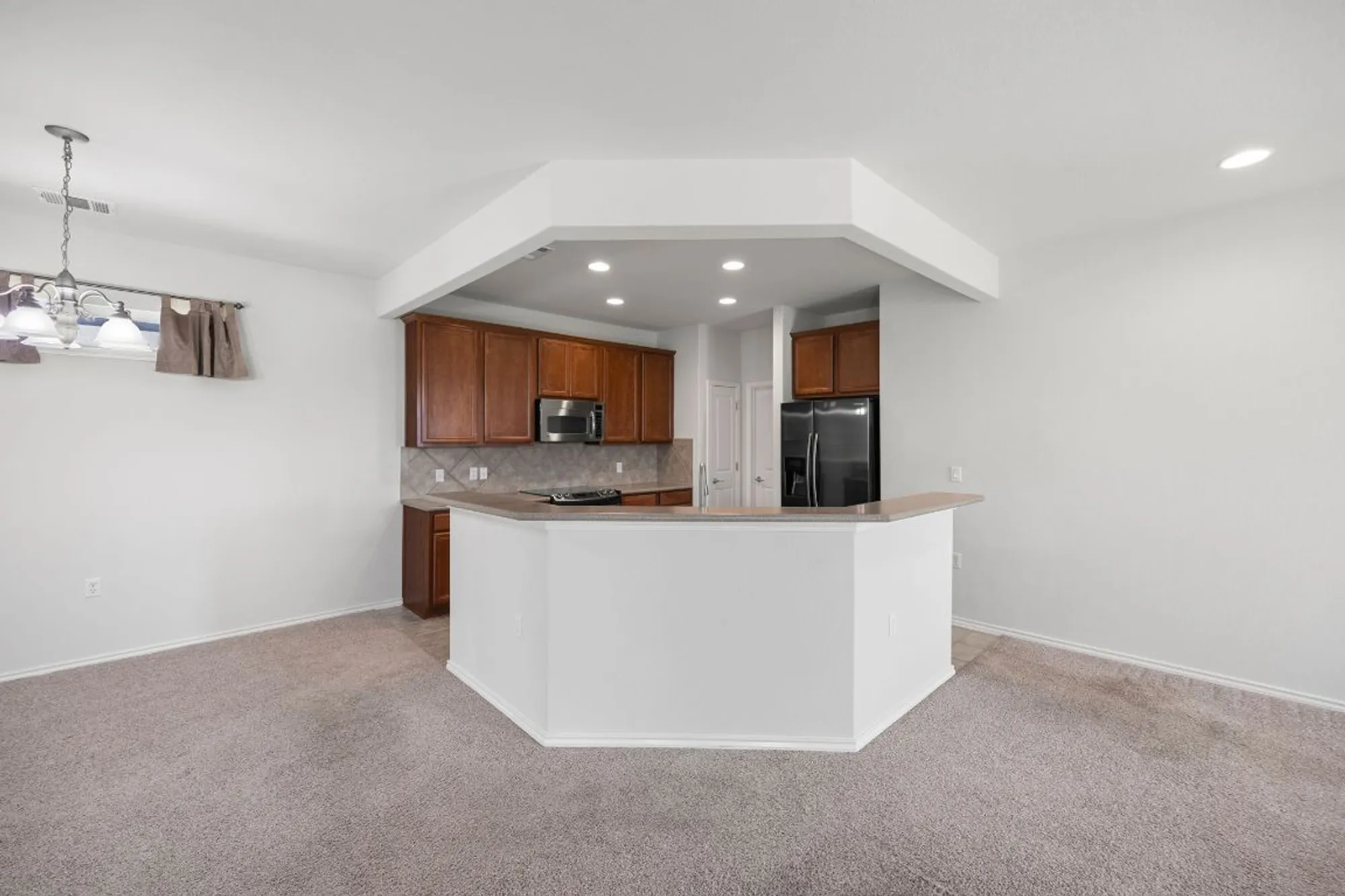 Property Slideshow image 7 of 36 | 201 limestone shoals ct, Georgetown, TX, 78633