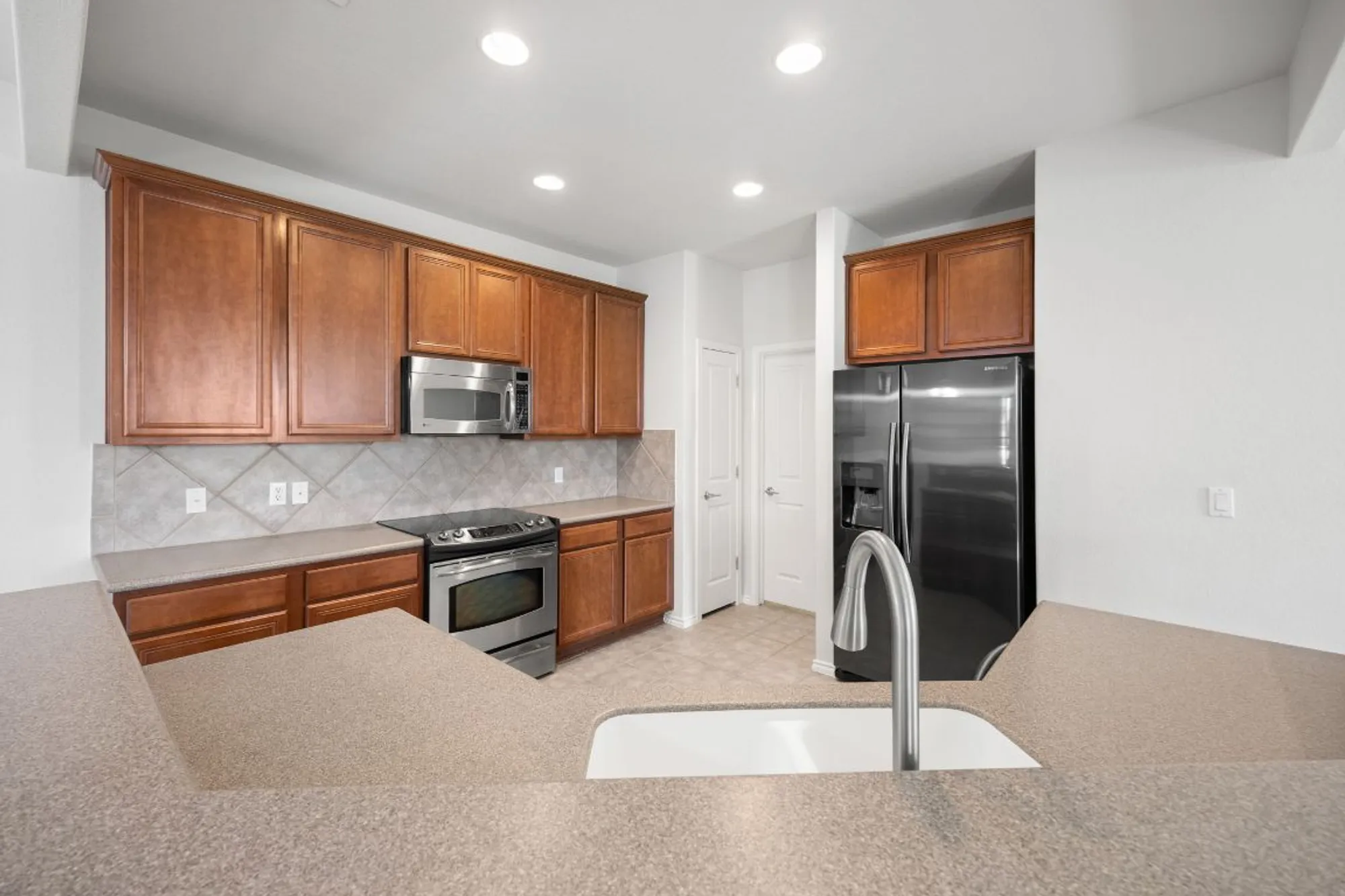 Property Slideshow image 9 of 36 | 201 limestone shoals ct, Georgetown, TX, 78633