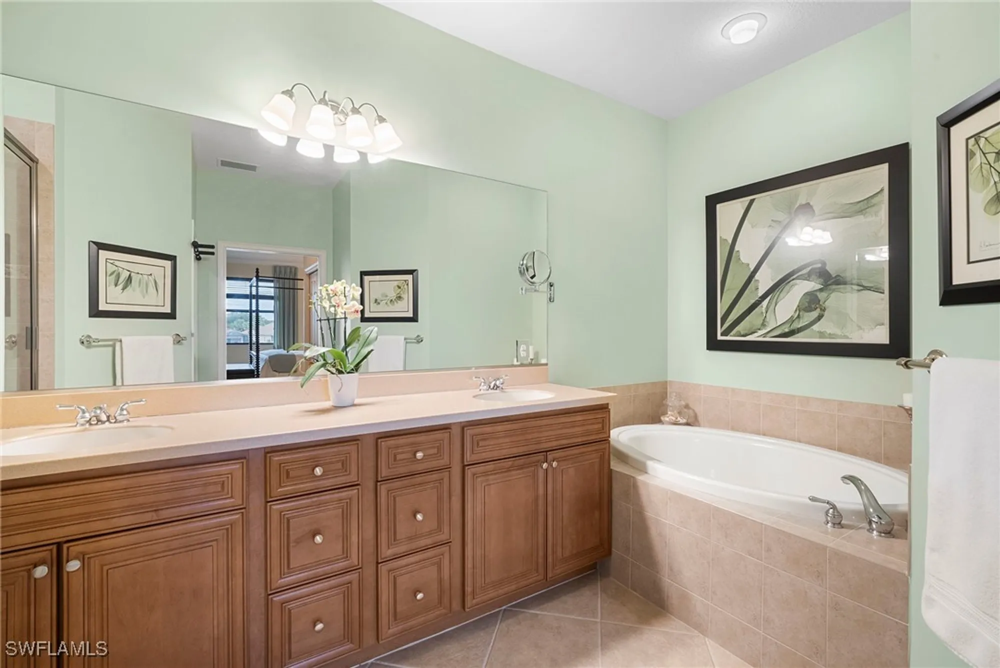 Property Slideshow image 22 of 49 | 10514 smokehouse bay dr apt 202, Naples, FL, 34120