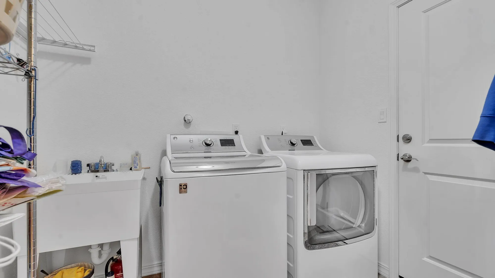 Property Slideshow image 25 of 59 | 4171 red river rd, Los Lunas, NM, 87031