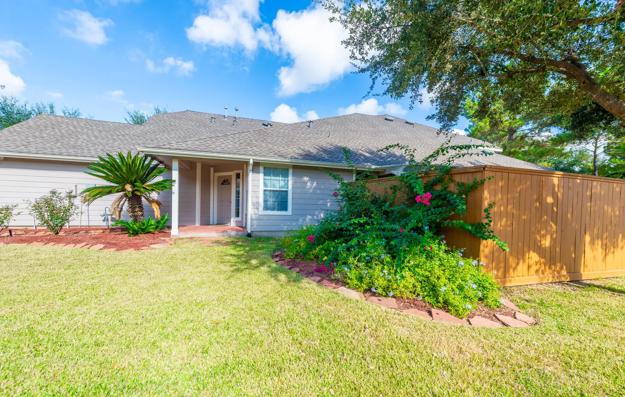 Property Slideshow image 2 of 25 | 5339 garnetfield ln, Katy, TX, 77494