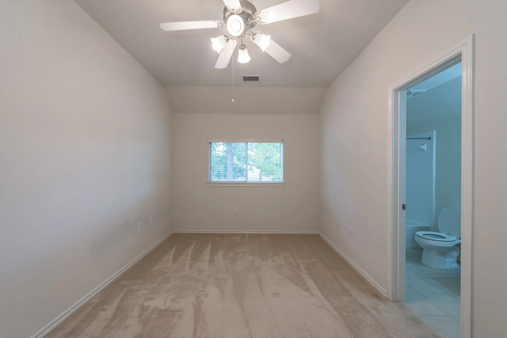 Property Slideshow image 21 of 25 | 5339 garnetfield ln, Katy, TX, 77494