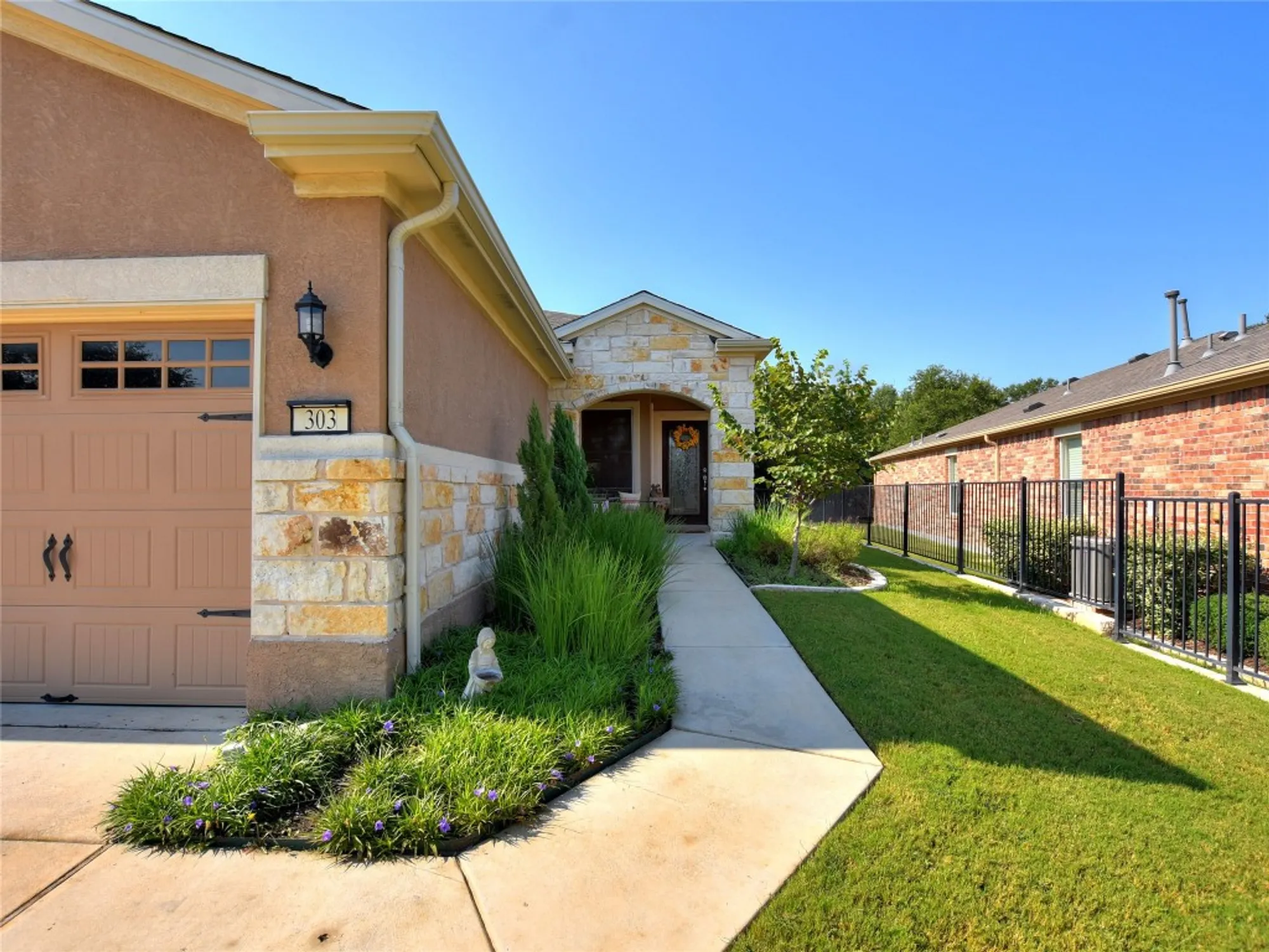 Property Slideshow image 3 of 25 | 303 kickapoo creek ln, Georgetown, TX, 78633