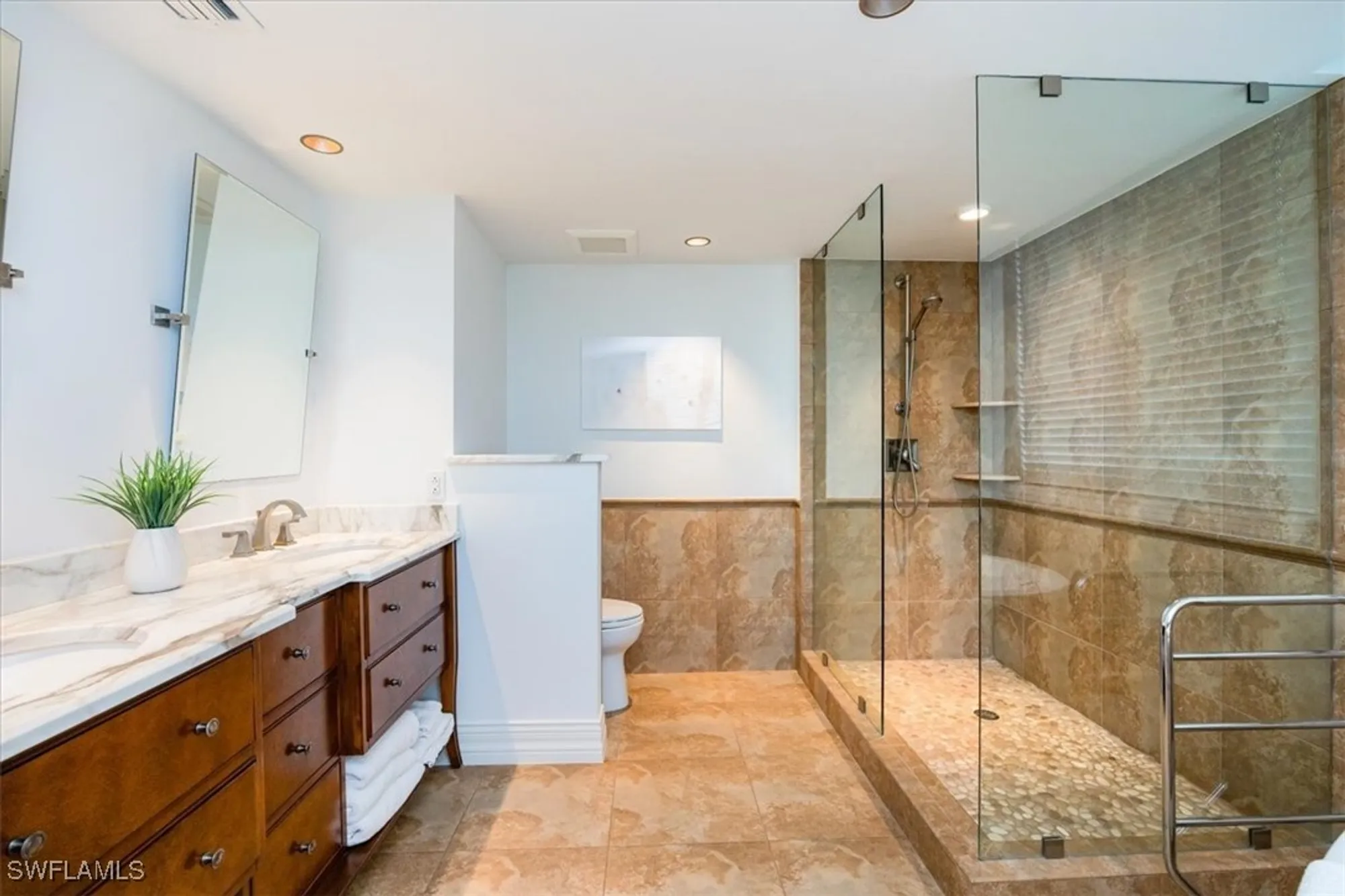 Property Slideshow image 17 of 45 | 7515 pelican bay blvd apt 14a, Naples, FL, 34108