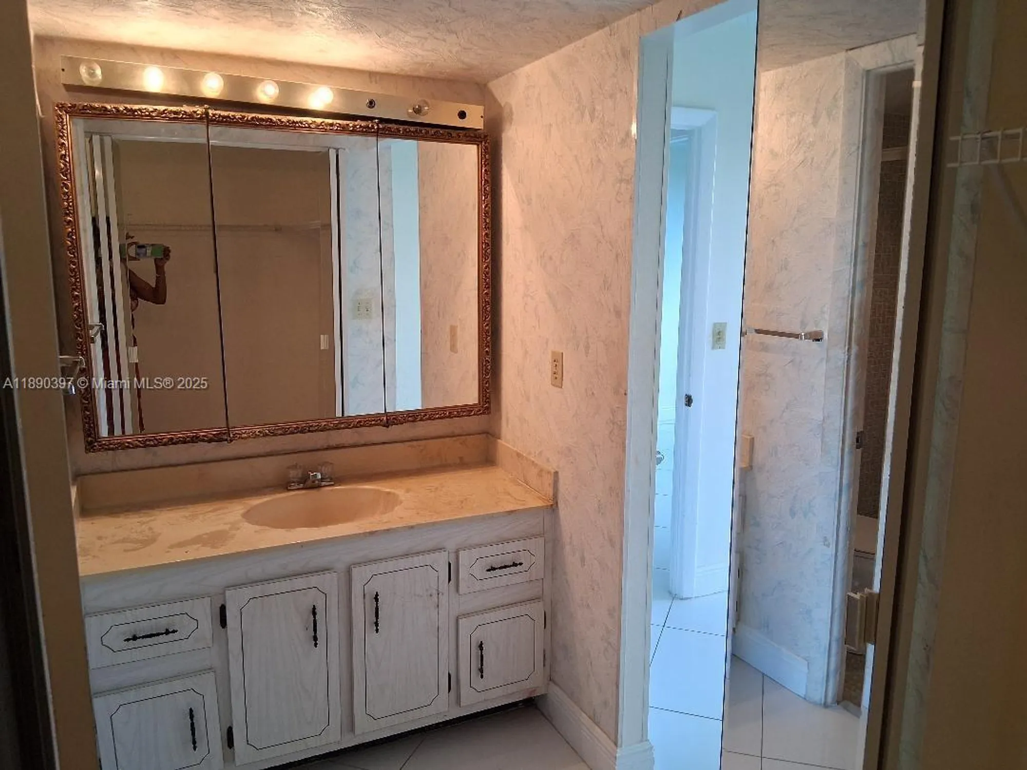 Property Slideshow image 14 of 24 | 1300 saint charles pl 319, Pembroke Pines, FL, 33026