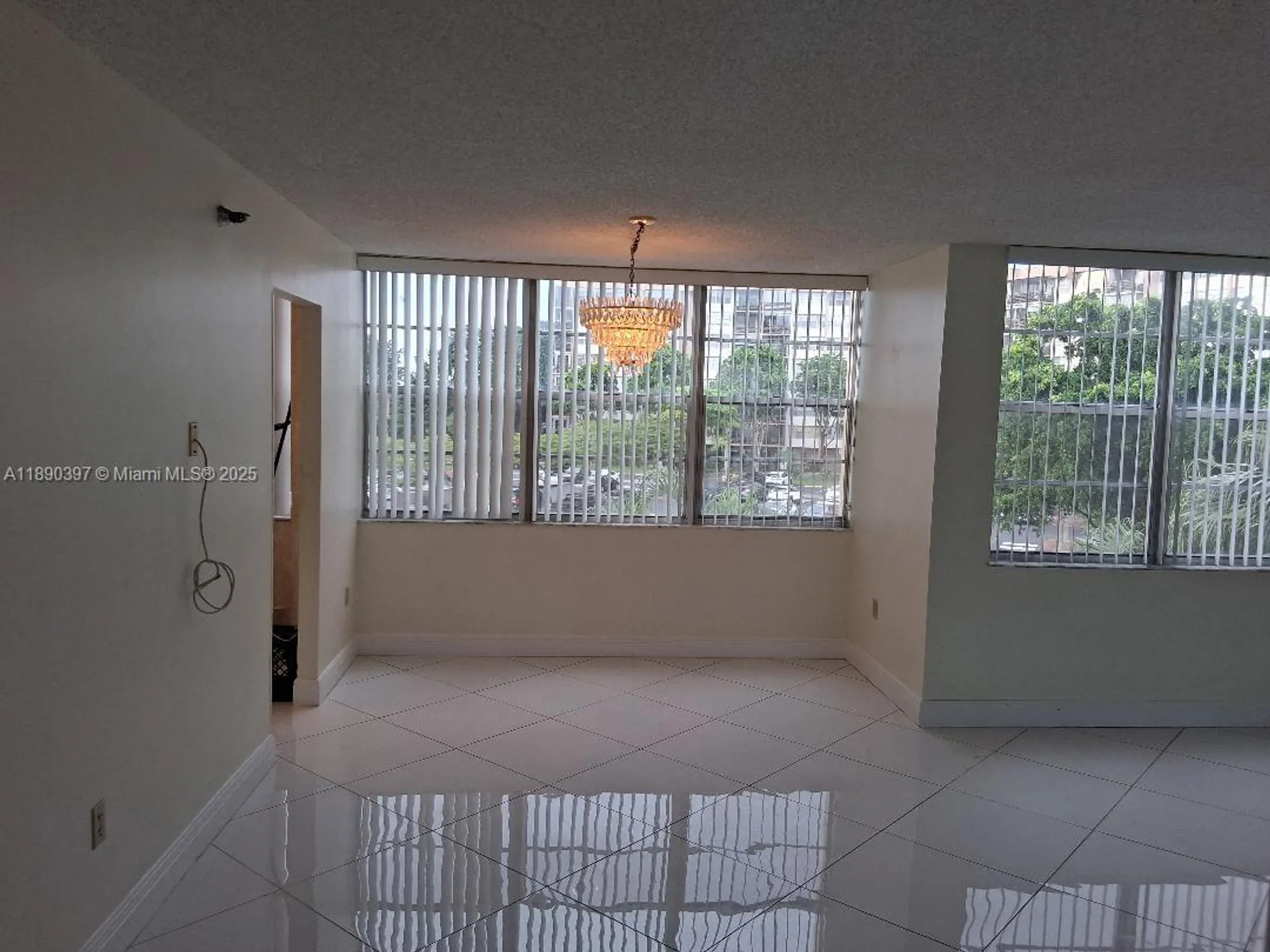 Property Slideshow image 11 of 24 | 1300 saint charles pl 319, Pembroke Pines, FL, 33026
