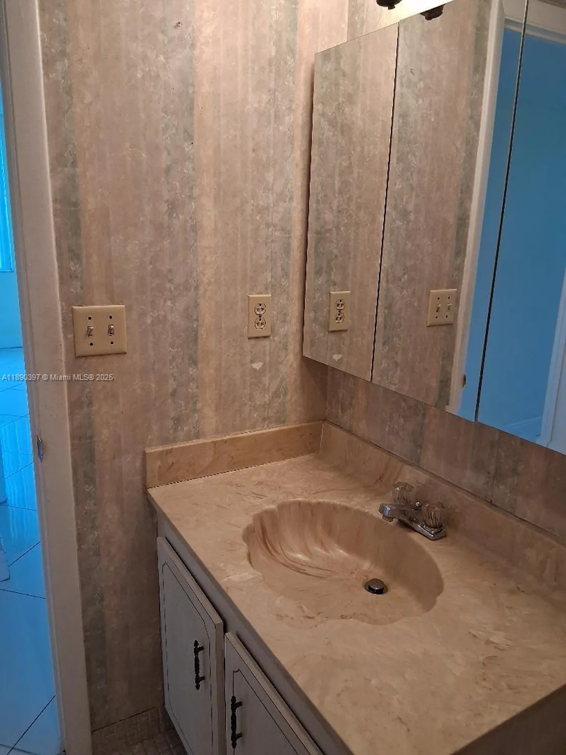 Property Slideshow image 20 of 24 | 1300 saint charles pl 319, Pembroke Pines, FL, 33026