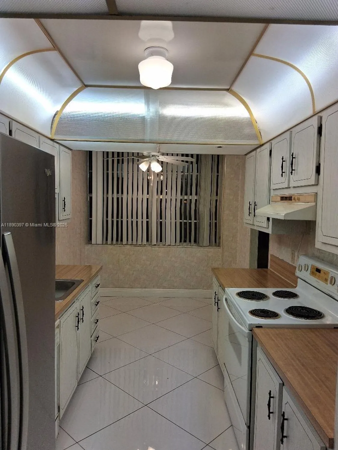 Property Slideshow image 7 of 24 | 1300 saint charles pl 319, Pembroke Pines, FL, 33026