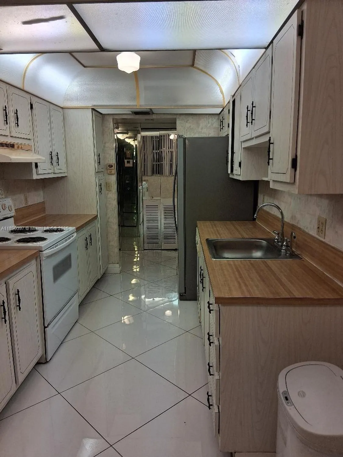 Property Slideshow image 8 of 24 | 1300 saint charles pl 319, Pembroke Pines, FL, 33026