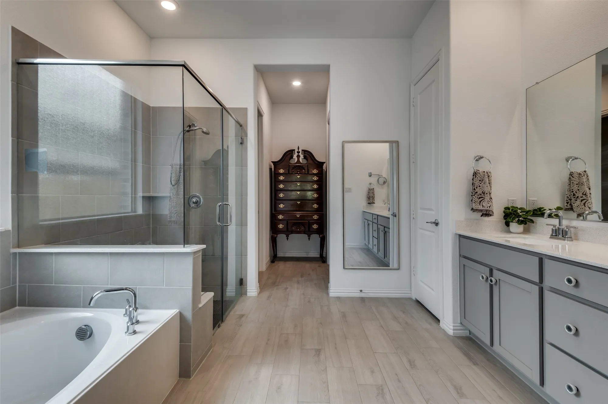 Property Slideshow image 16 of 36 | 1939 spotted fawn dr, Arlington, TX, 76005