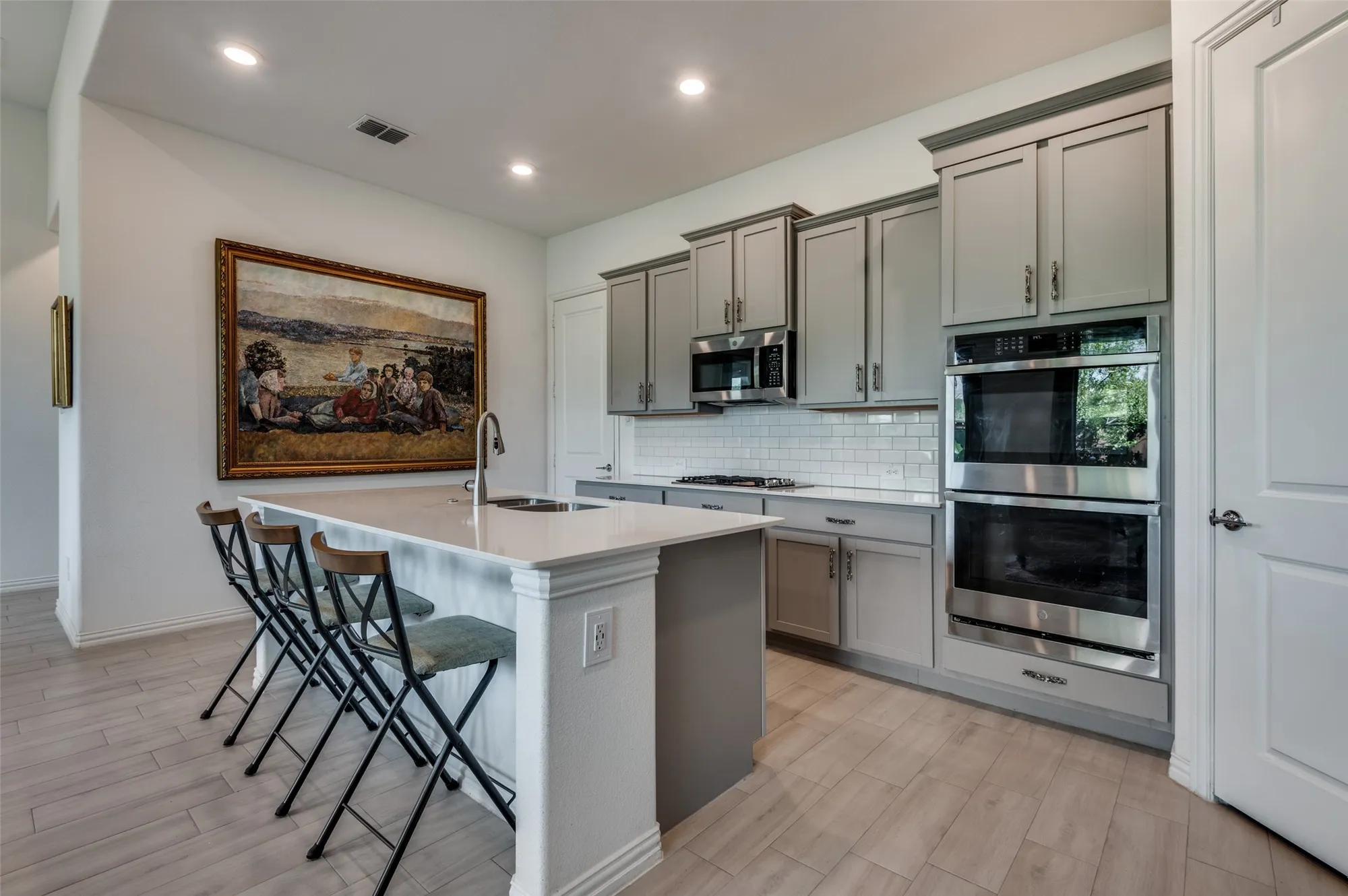 Property Slideshow image 11 of 36 | 1939 spotted fawn dr, Arlington, TX, 76005