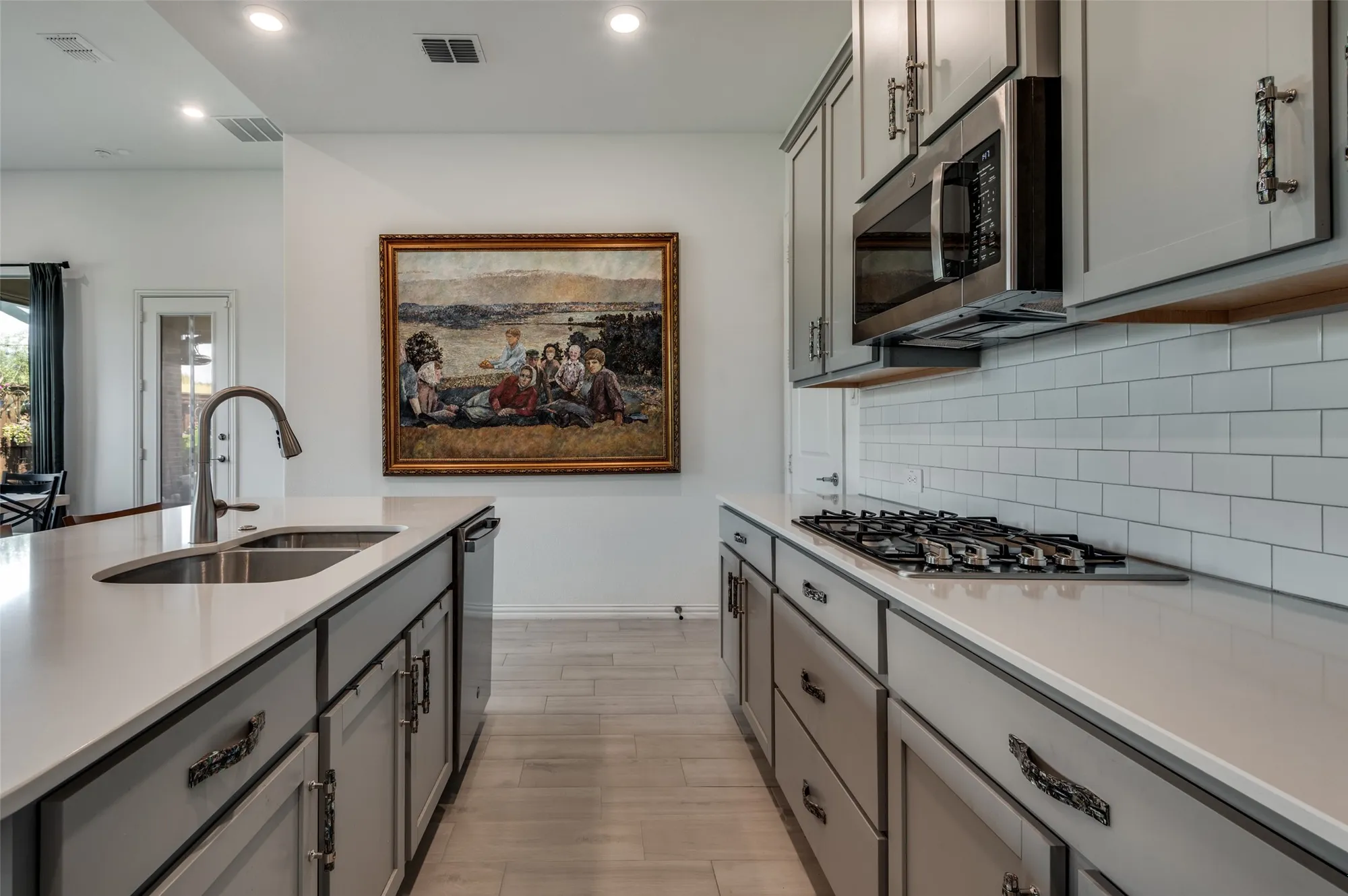 Property Slideshow image 12 of 36 | 1939 spotted fawn dr, Arlington, TX, 76005