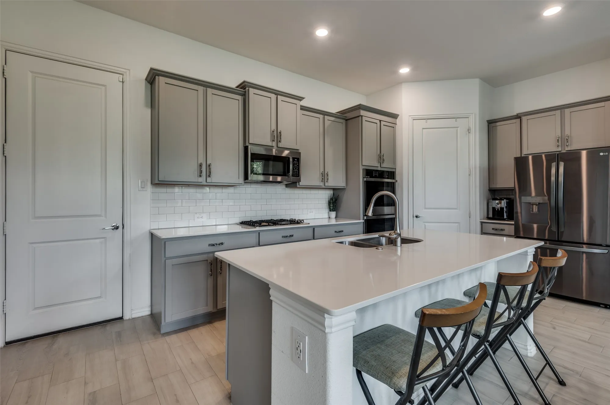 Property Slideshow image 13 of 36 | 1939 spotted fawn dr, Arlington, TX, 76005