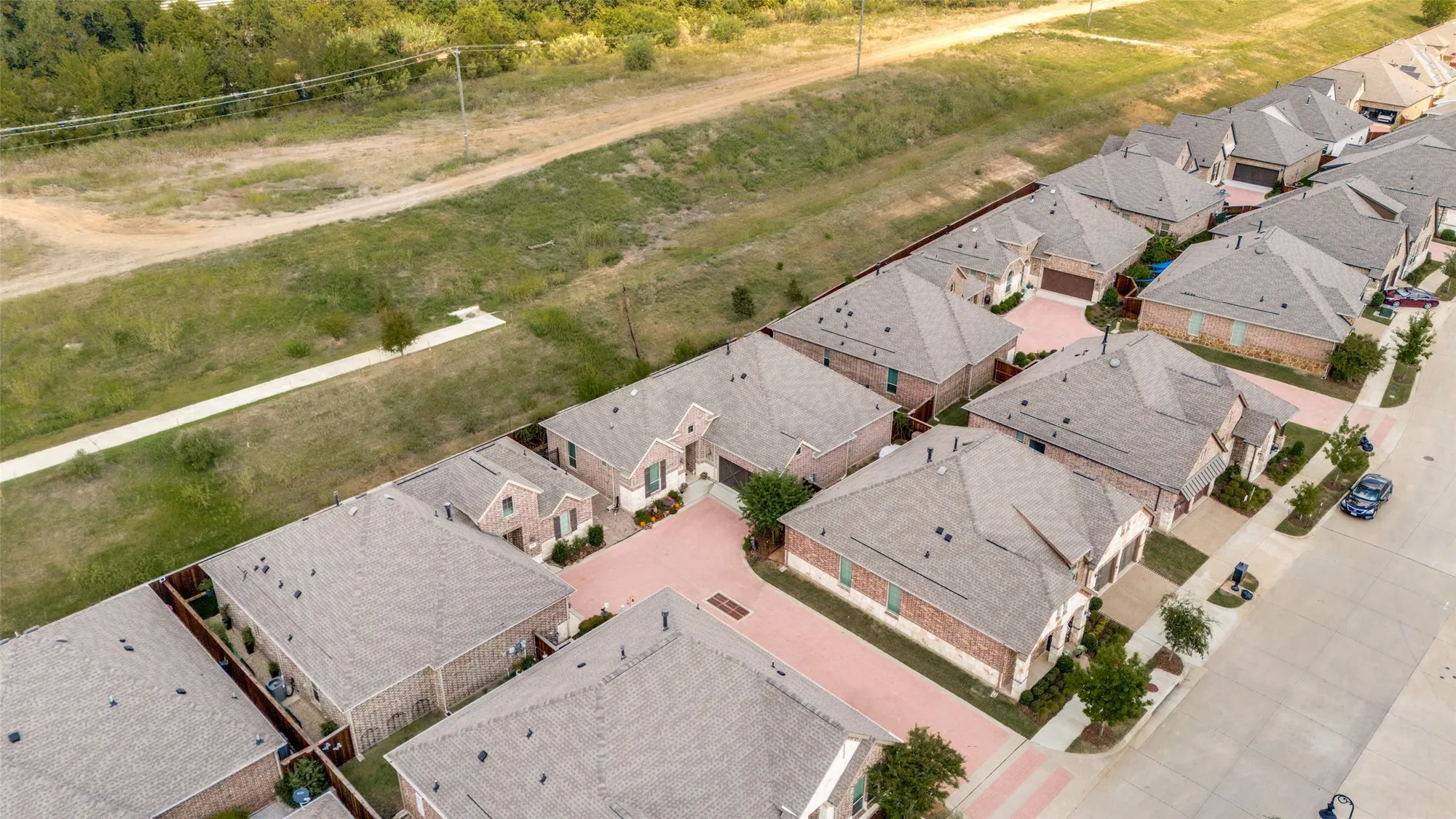 Property Slideshow image 27 of 36 | 1939 spotted fawn dr, Arlington, TX, 76005