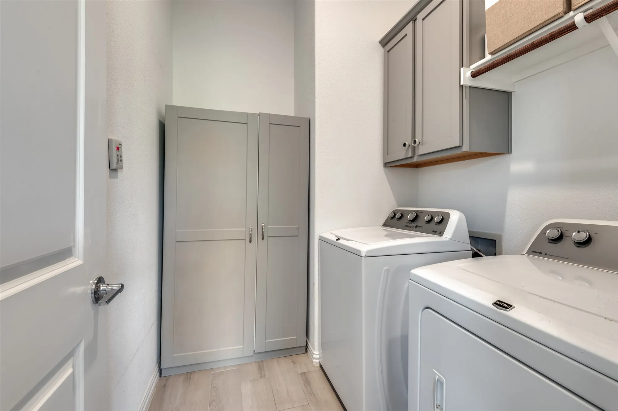 Property Slideshow image 23 of 36 | 1939 spotted fawn dr, Arlington, TX, 76005