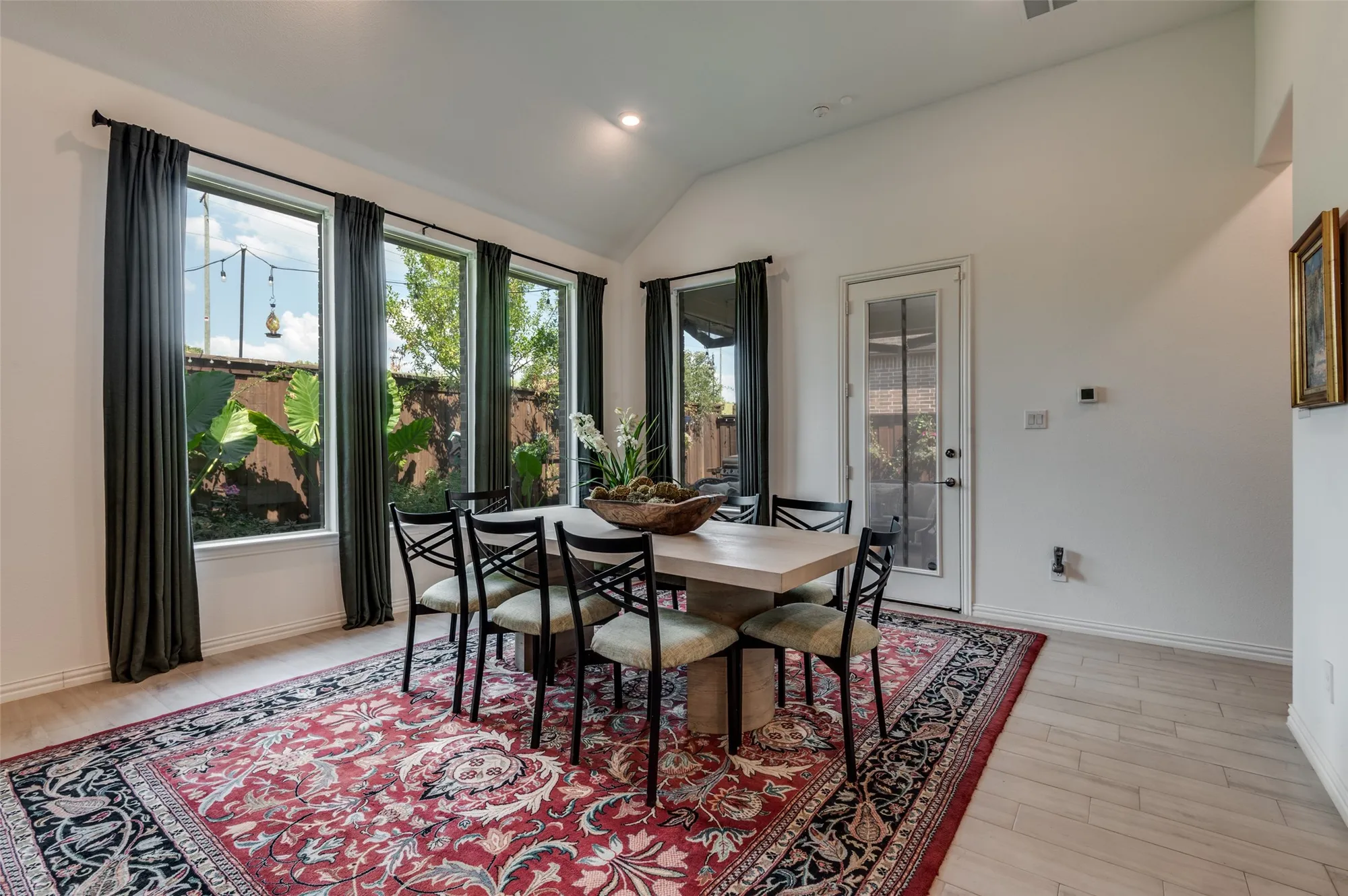 Property Slideshow image 8 of 36 | 1939 spotted fawn dr, Arlington, TX, 76005