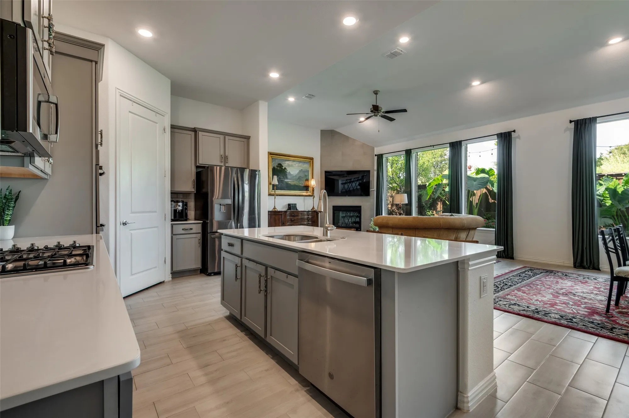 Property Slideshow image 9 of 36 | 1939 spotted fawn dr, Arlington, TX, 76005