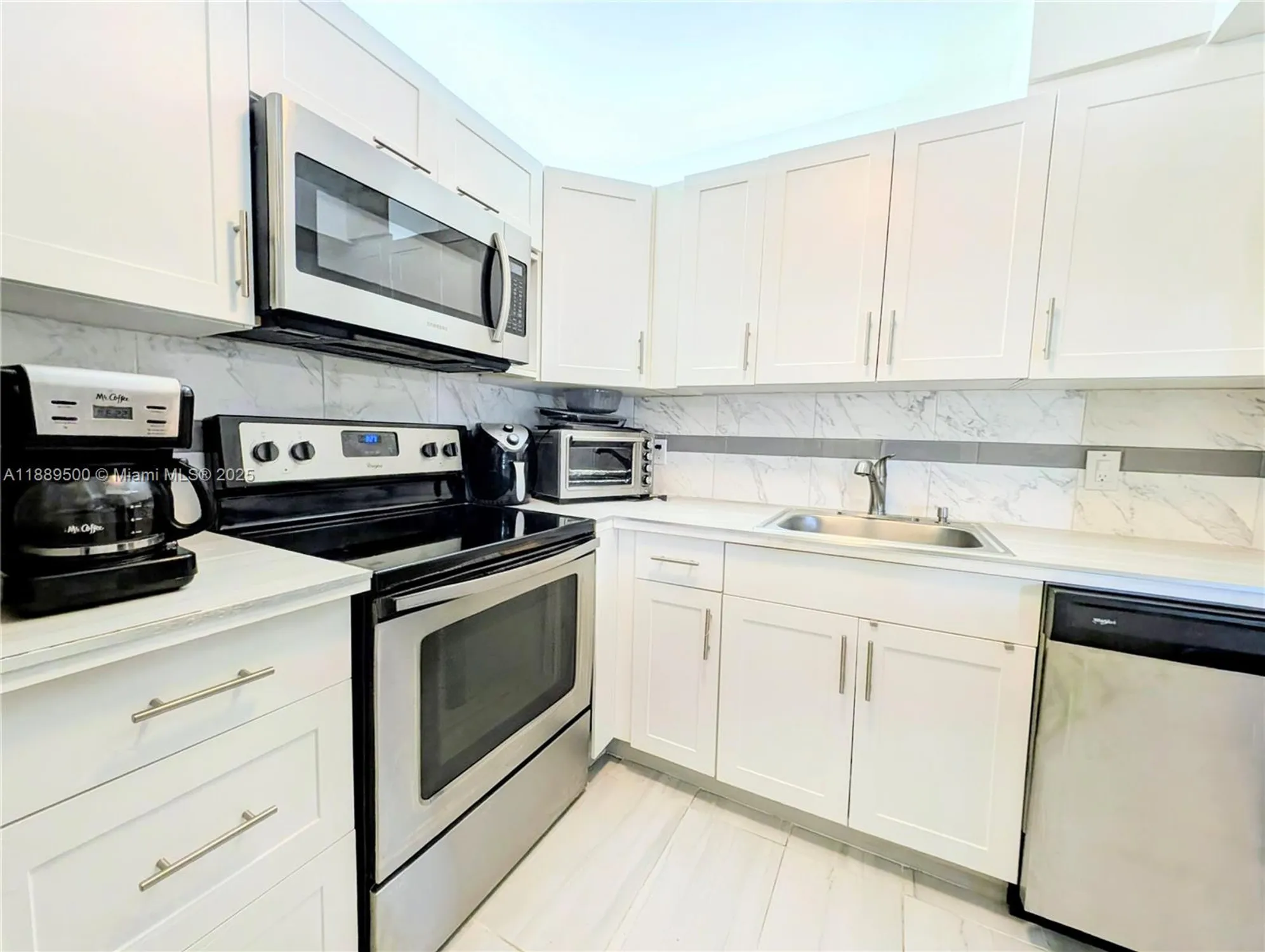 Property Slideshow image 17 of 38 | 3061 nw 47th ter 226a, Lauderdale Lakes, FL, 33313