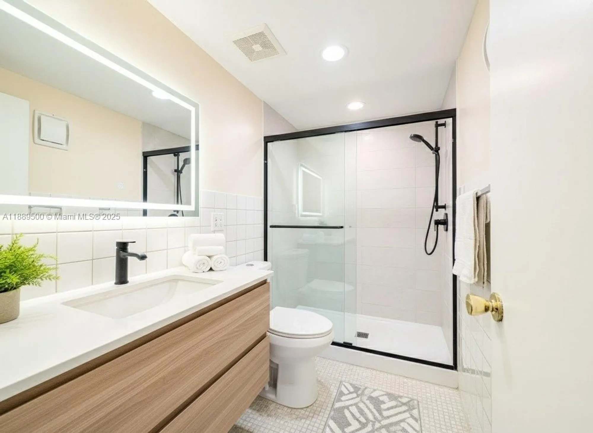 Property Slideshow image 5 of 38 | 3061 nw 47th ter 226a, Lauderdale Lakes, FL, 33313