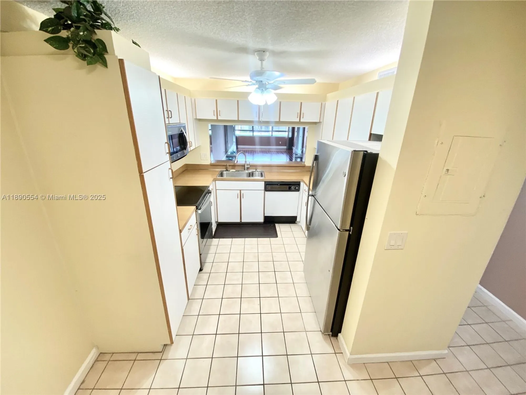 Property Slideshow image 10 of 36 | 10540 e clairmont cir 205, Tamarac, FL, 33321