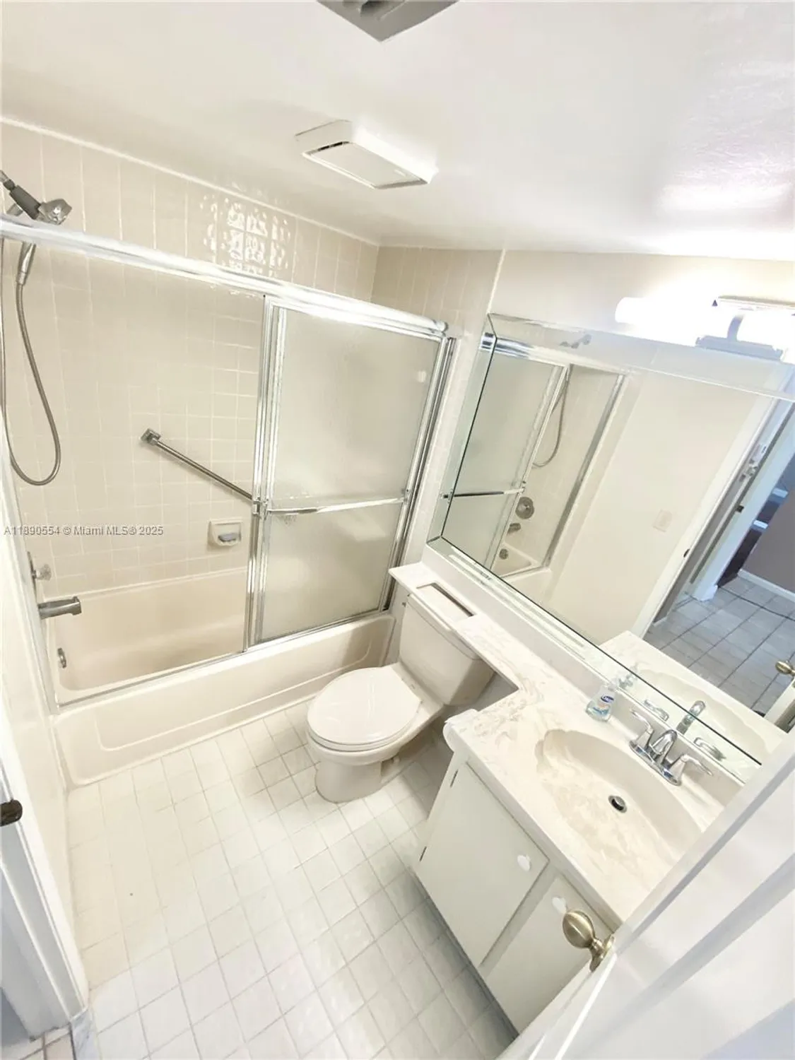 Property Slideshow image 26 of 36 | 10540 e clairmont cir 205, Tamarac, FL, 33321